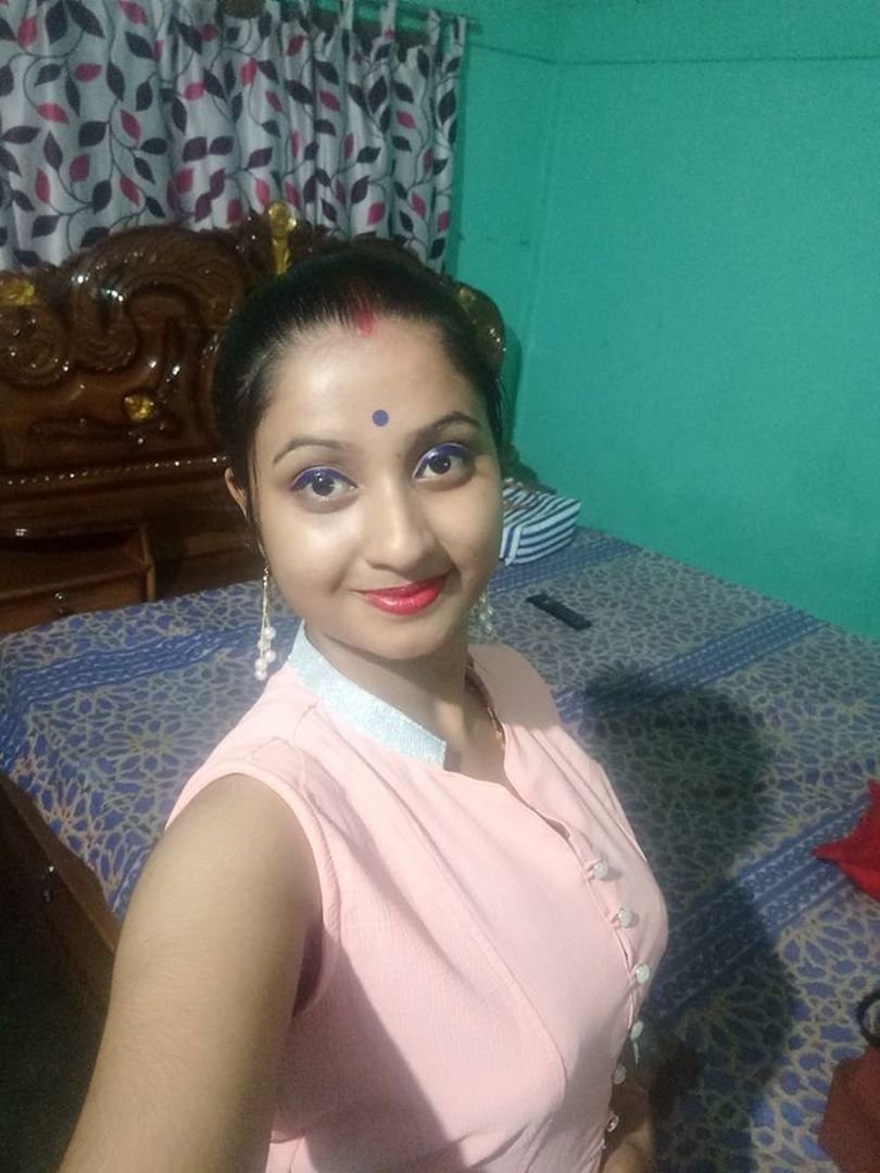 Indian Super Hot Married Wife Having Affairs With 4 Different Guys #7fP8f4zg