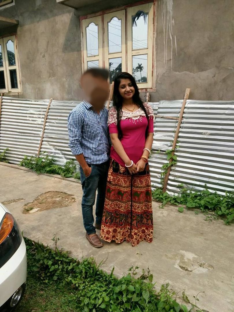 Indian Super Hot Married Wife Having Affairs With 4 Different Guys #FrUKH4gX