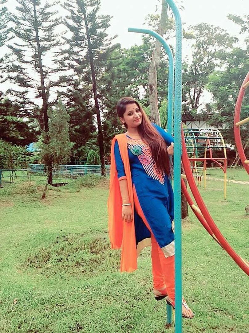 Indian Super Hot Married Wife Having Affairs With 4 Different Guys #dUQ70Yv9