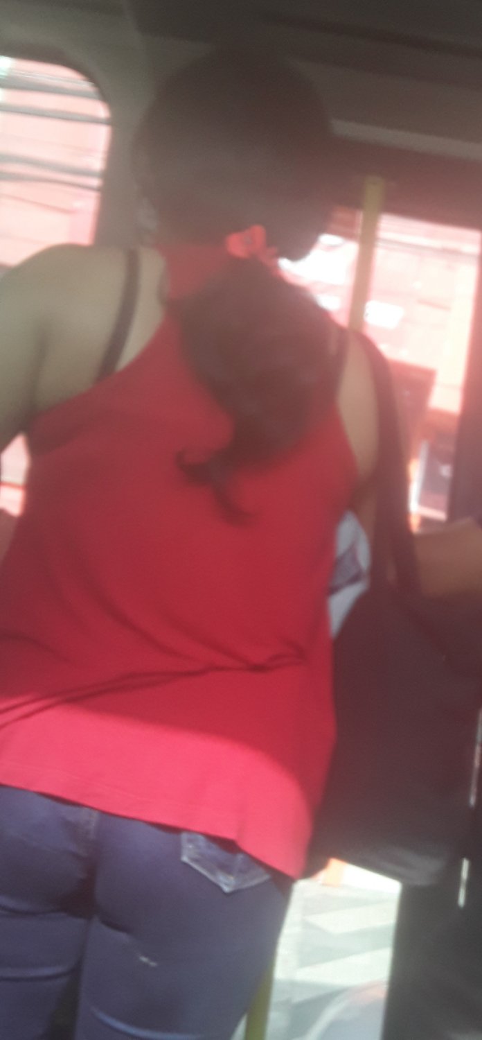 Coroa Baixinha do rabão no Busão - Porno - EroMe