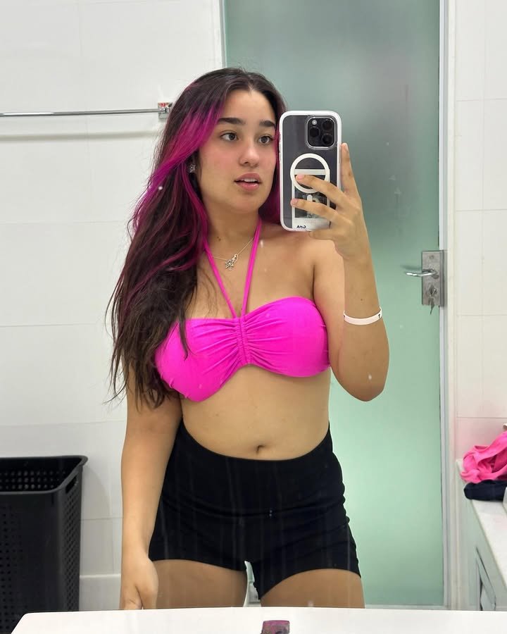 Mais da Emily #UtSxi9VQ