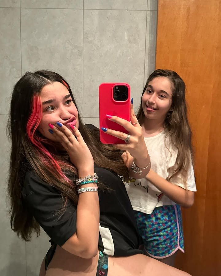 Mais da Emily #eDN89lG3