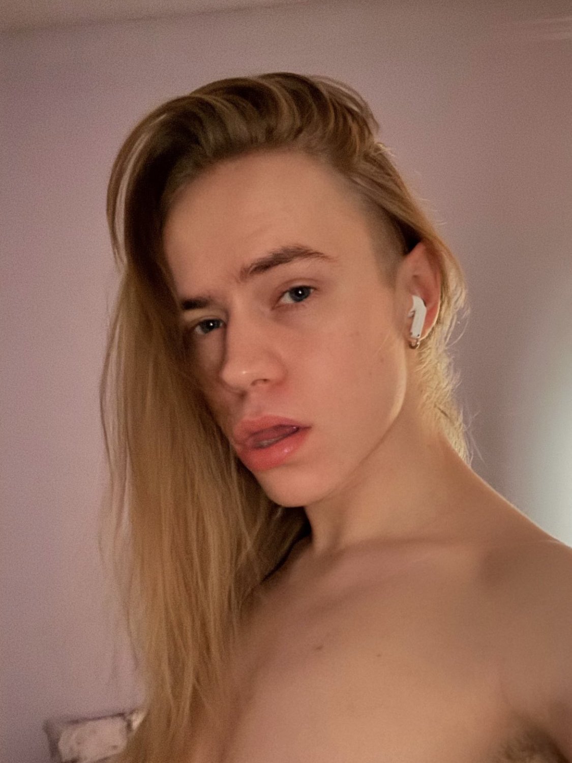 Bro slowly becoming a femboy #lQExrVg7