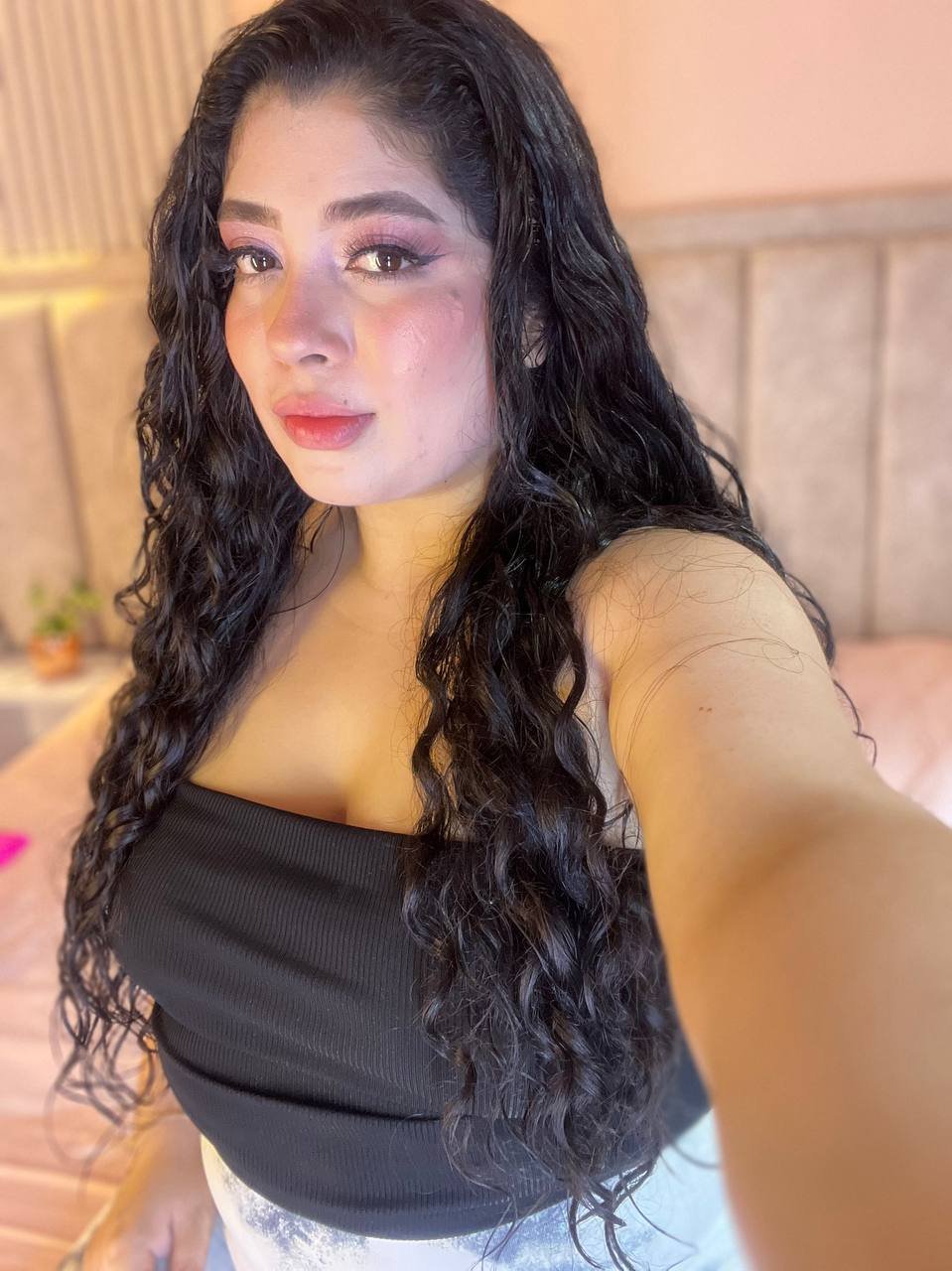 I look at you with eyes full of desire and very horny I walk...
http://es.stripchat.com/AgathaLynx #InXEpYAQ