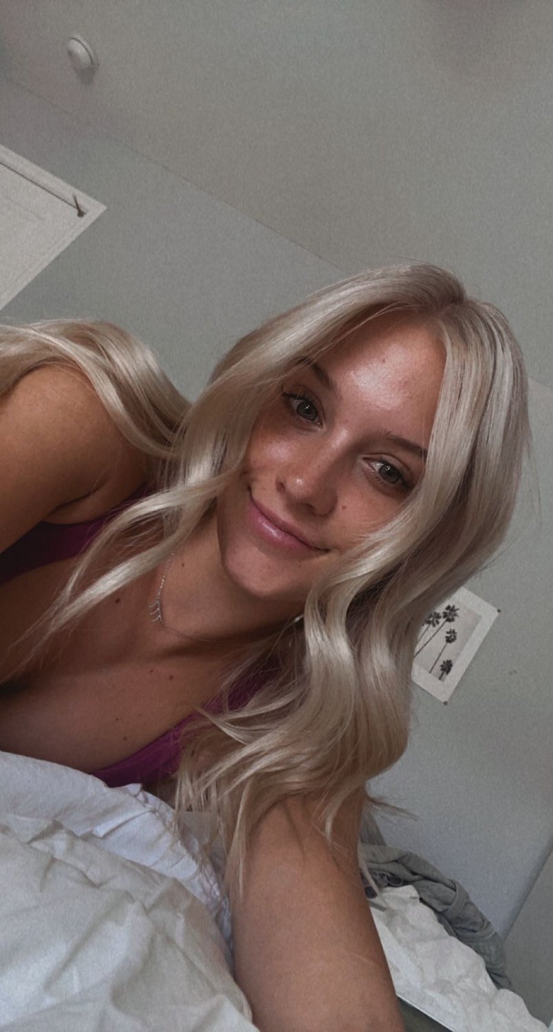 American Sorority Teen Owyn Shows Feet #dJtkAHMj