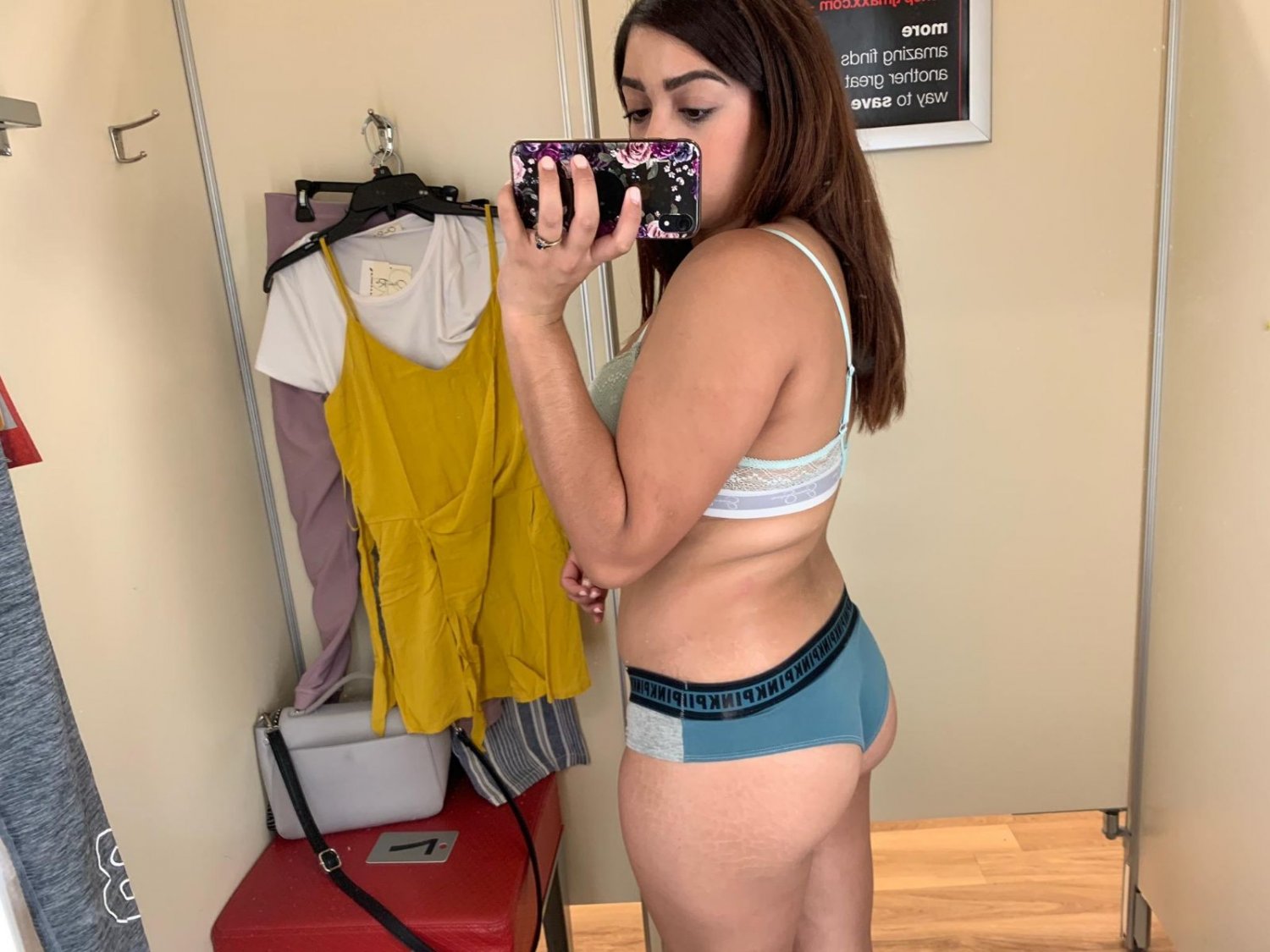 Cuck wants to know what do you think about her. Dm me kik:papagal123 to expose yours #fp0CL5cO