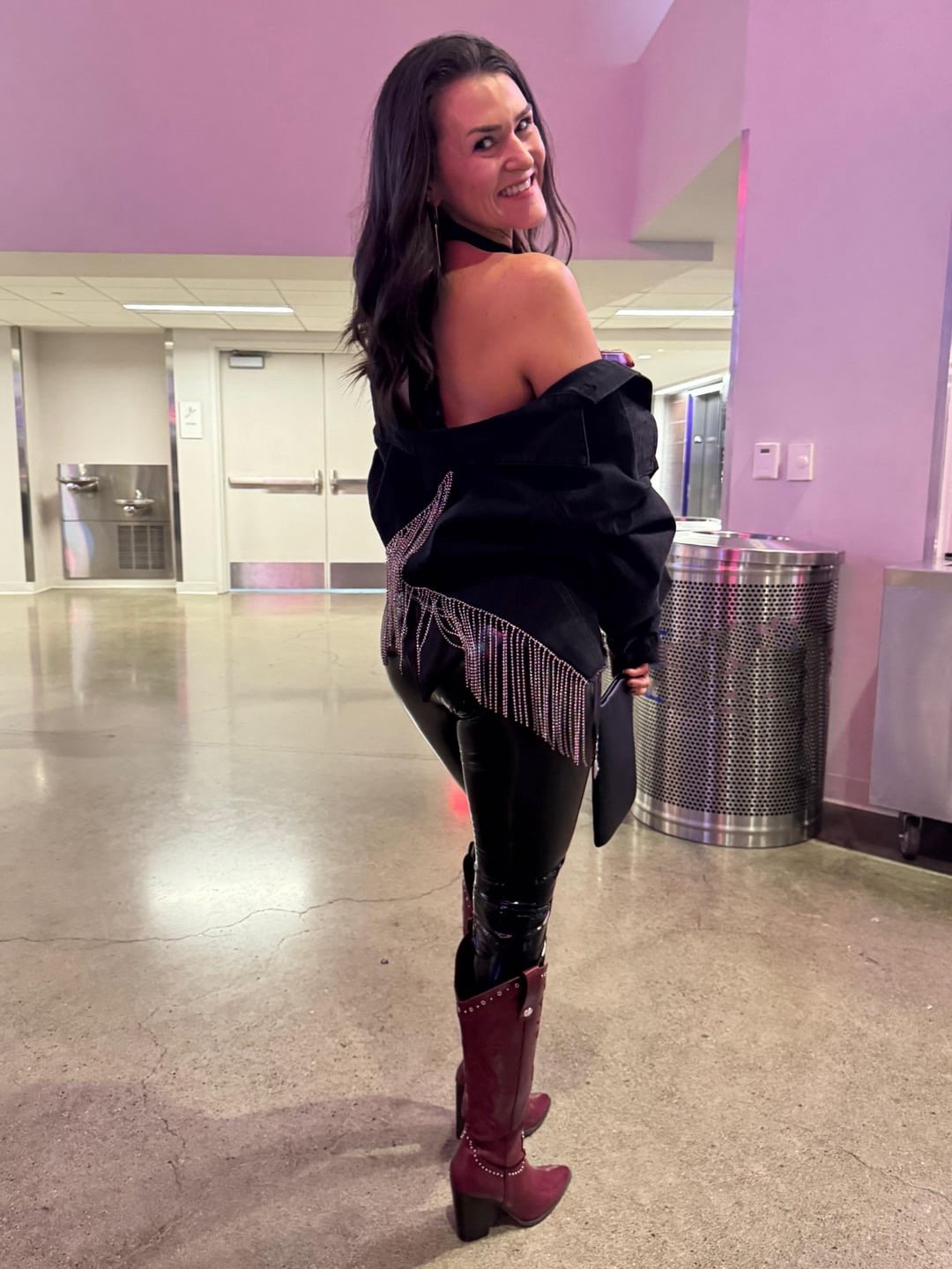 Hubby loves showing off hotwife #MSX1TEou