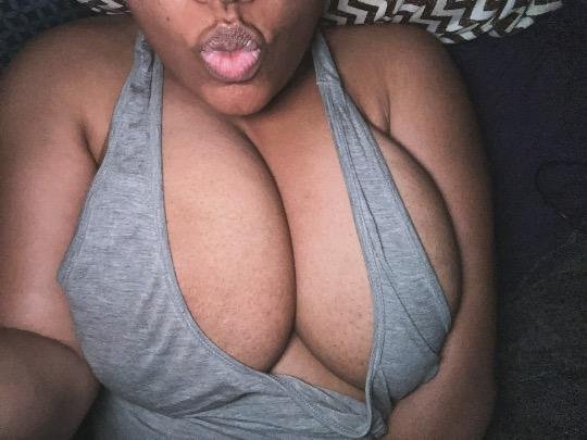 Busty TIGGO BITTY ebony milf REAL MOM #1IRbOMmR